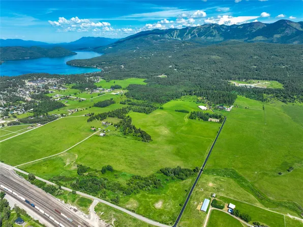 1090 E Edgewood Dr, Whitefish, MT 59937