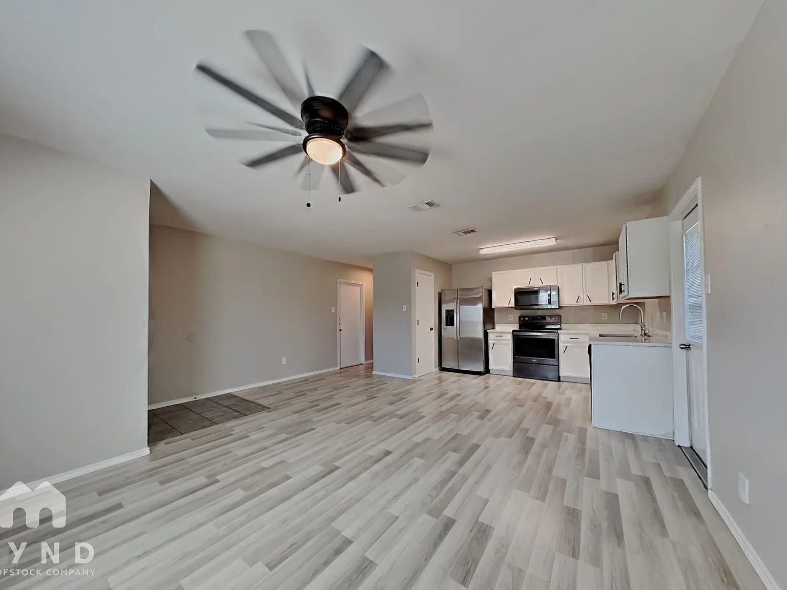 3 bed, 2.0 bath, 1080 sqft, $1,479 — Photo 2