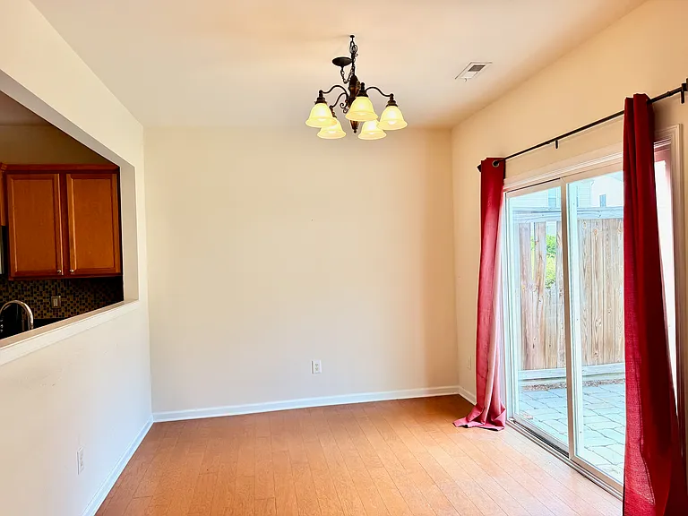 1004 Corwith Dr — Photo 5