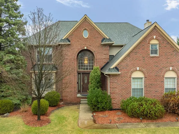 3945 Red Root Rd, Lake Orion, MI 48360