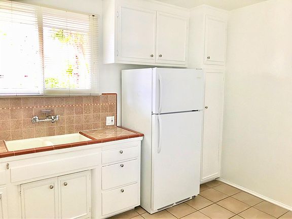 3rd image of 605 S Barrington Ave #13