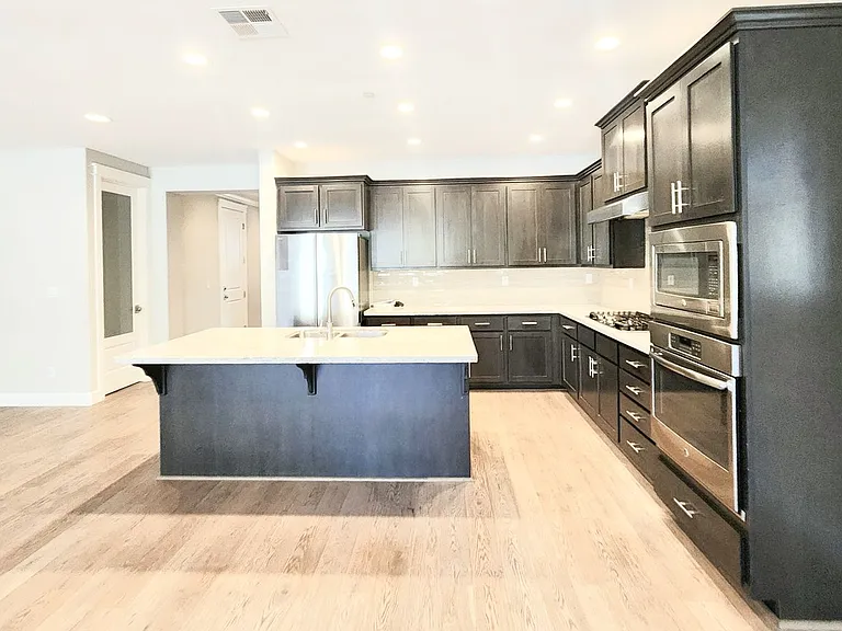 1655 Claremont Dr — Photo 26