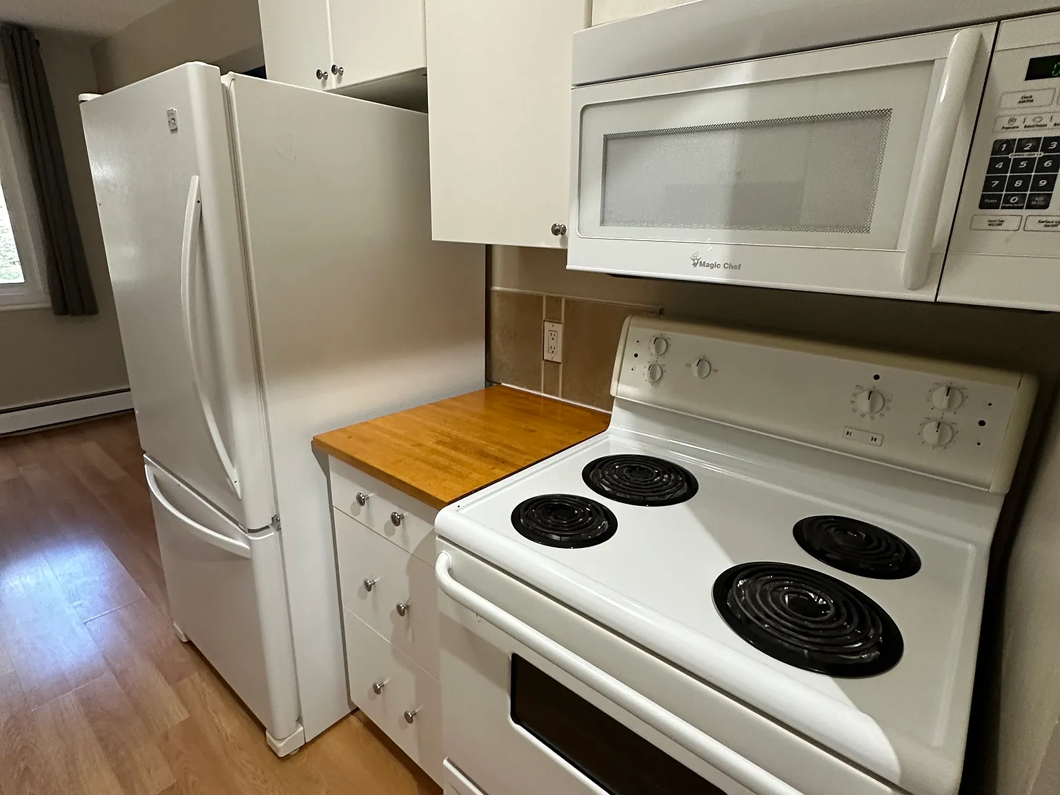 (PN 240 ) Spacious 2-Bedroom Condo with Heat & Water Included — Photo 4