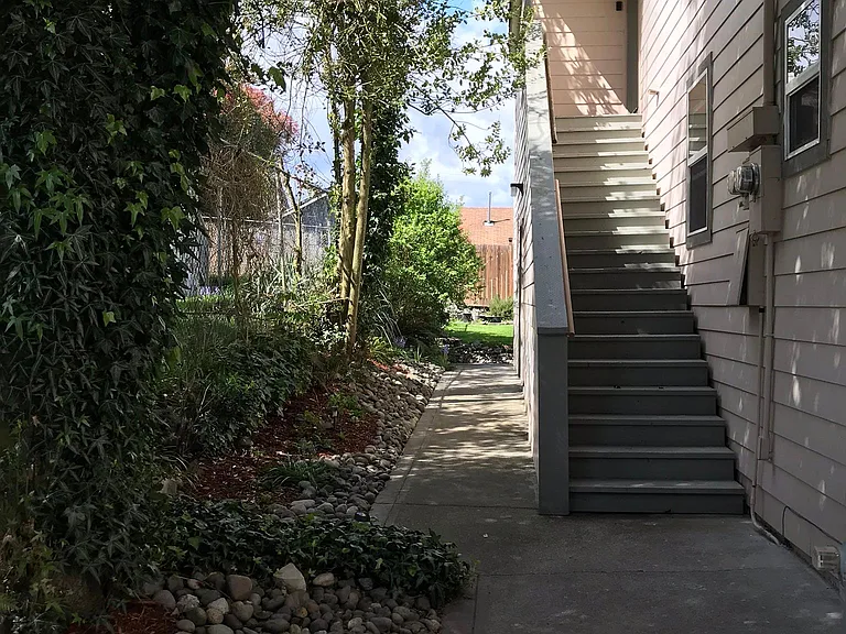 925 Highland Ave #2 — Photo 13