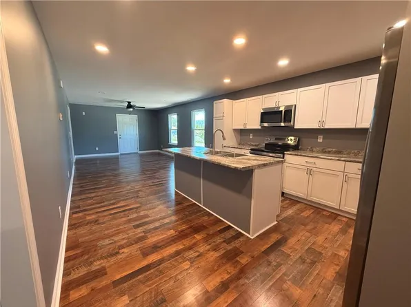 140 C St, Osceola, MO 64776