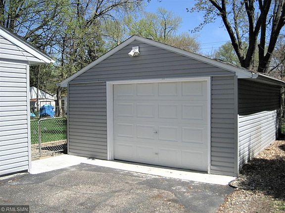 3rd image of 8409 Elliot Ave S