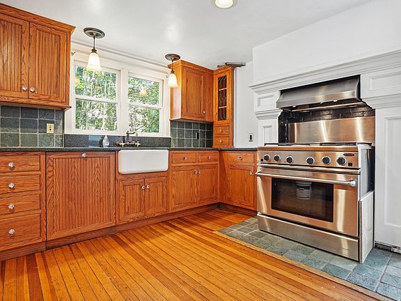 4th image of 28 Franklin Pl