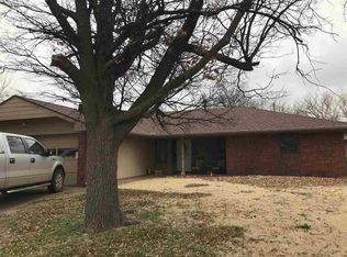 1818 Navajo Pl, Enid, OK 73703
