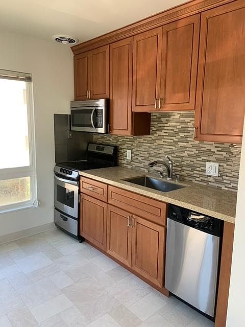 1st image of 930 Peninsula Ave APT 202
