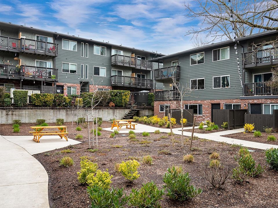 Spacious Community Courtyard