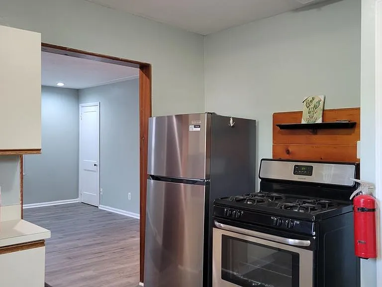 3225 Crooks Rd — Photo 8