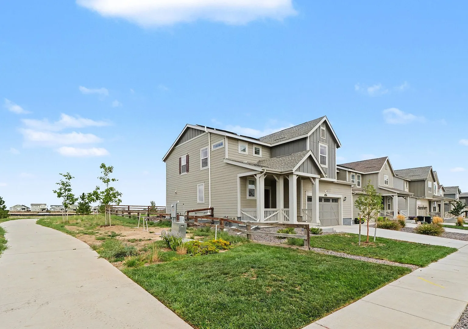 3 Bed / 2.5 Bath Home in Haven at Barefoot Lakes Firestone — Photo 2