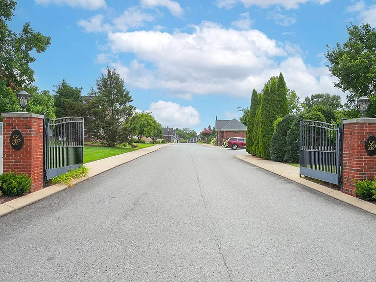 395 Devon Chase Hl #6402 — Photo 49