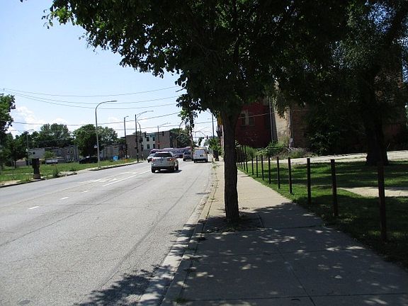 Exterior Neighborhood (street photo)