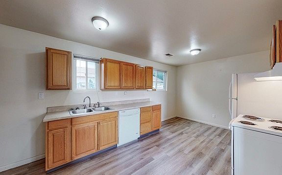 3rd image of 3711 Carson Ave #4