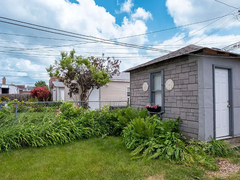 3233 W Berteau Ave — Photo 24