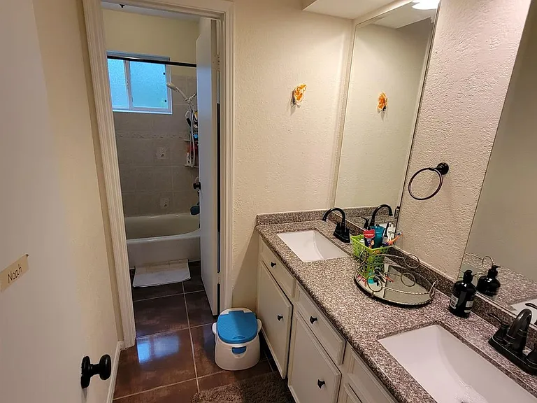 12403 Tottenham Dr — Photo 17