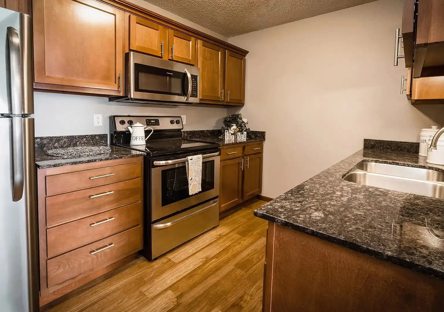 Greystone Apartments — Photo 4