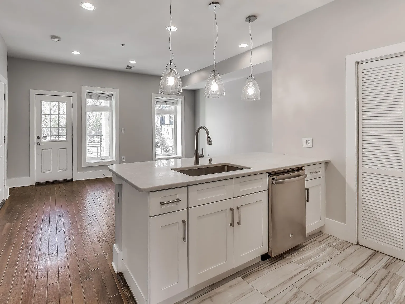 2 bed, 814 sqft, $1,795 — Photo 2
