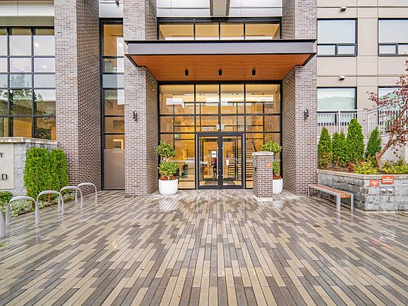 5th image of 9233 Odlin Rd #226