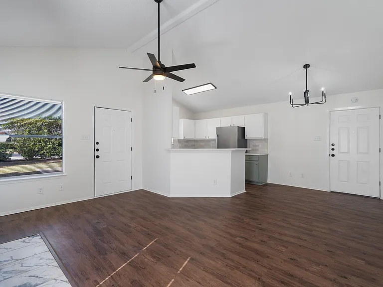 2909 W Slaughter Ln #B — Photo 33