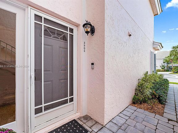 5th image of 3905 Fairway Dr N #3905
