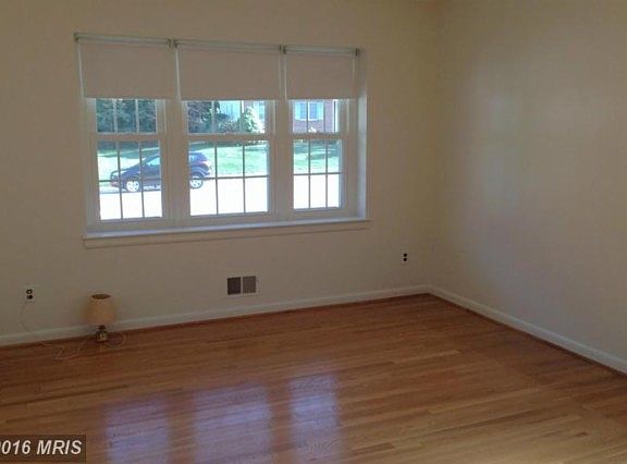 4th image of 1328 Pleasant Valley Dr