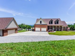 818 Riverview Dr, Friendsville, TN 37737