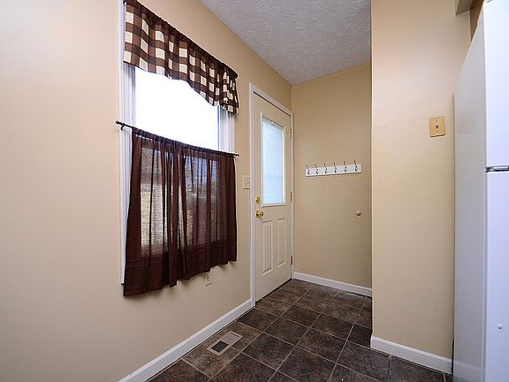 5th image of 901 W 27th Ave