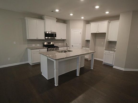 3rd image of 644 Elm Bluff Way