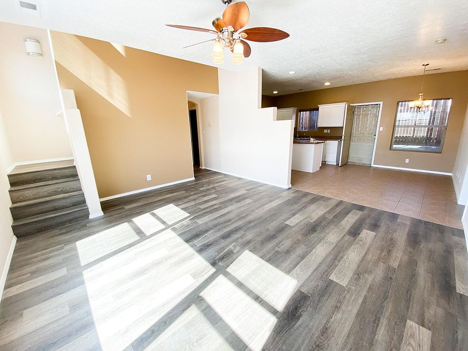 Living room/dining area/kitchen