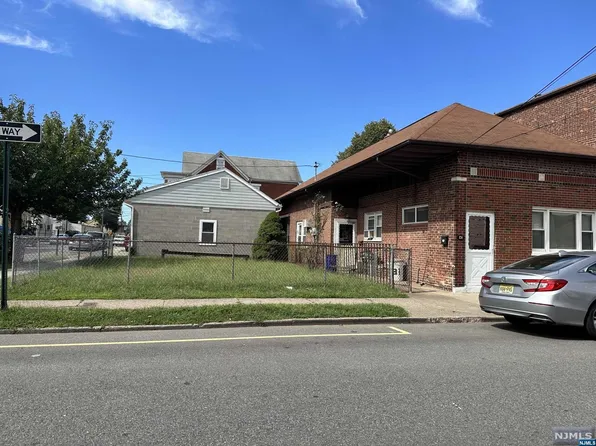 131 Jewell St, Garfield, NJ 07026