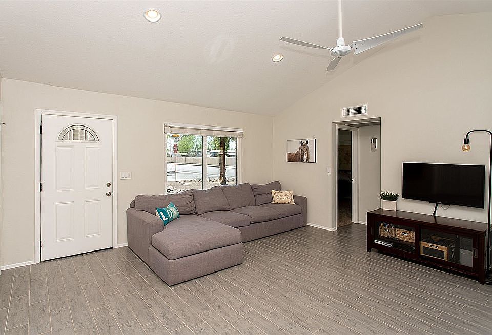 Vaulted Ceiling with Fan