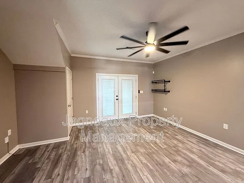 2 bed, 2.5 bath, 1364 sqft, $2,000 — Photo 2