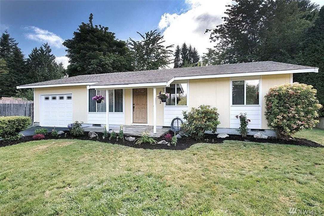3 bed, 1010 sqft, $3,399 — Photo 1
