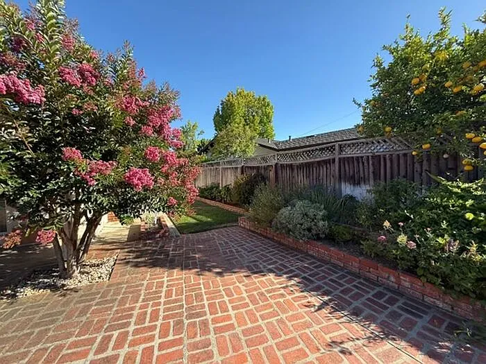 75 Stuart Ct — Photo 24
