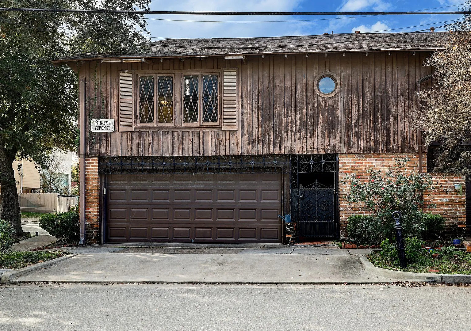 3716 Yupon — Photo 1