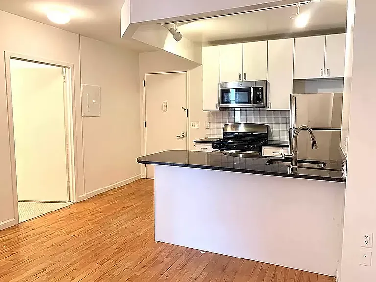190 E 7th St #302 — Photo 8