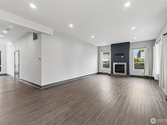 4th image of 121 Palisades Place