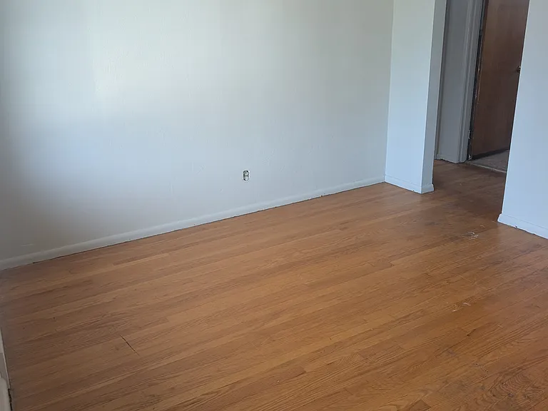9320 Sterling Pl — Photo 3
