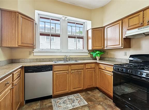 4th image of 2838 Palmer Ave