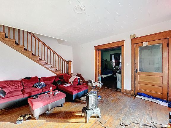 4th image of 628 W 17th St