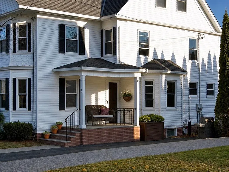 435 Broad St — Photo 2