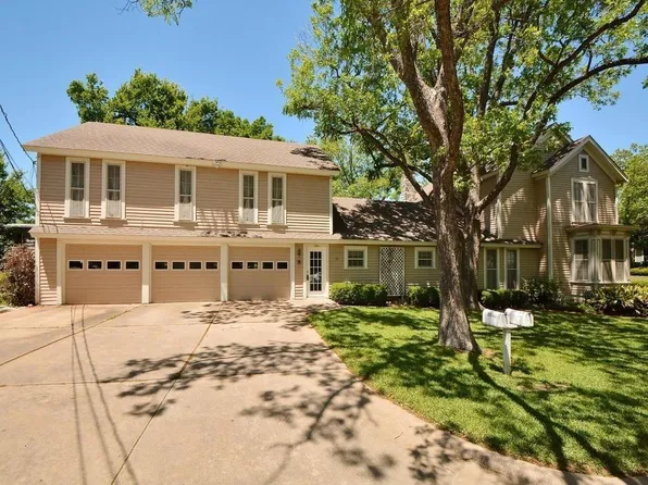 316 1/2 E 7th St, Georgetown, TX 78626