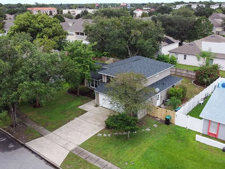 3909 Stonehaven Rd — Photo 5