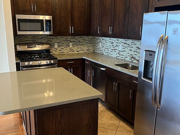 2nd image of 90 Bay Landing St #7J
