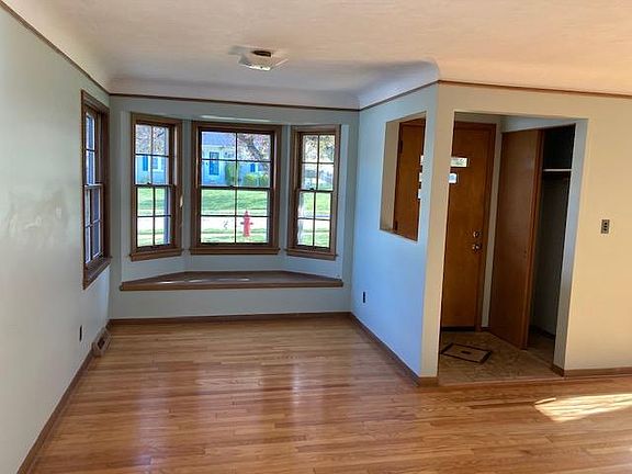 4th image of 22250 Blossom Dr