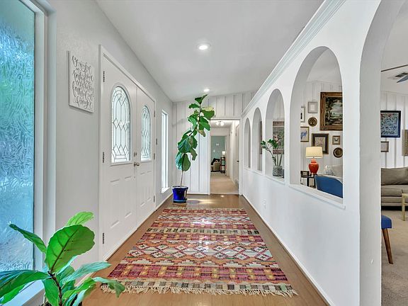 4th image of 218 Westpark Dr