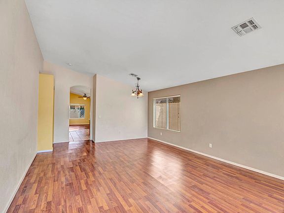 3rd image of 3920 E Tremaine Ave