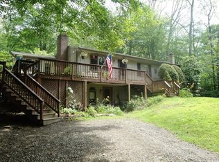 240 Arnold Rd, Sturbridge, MA 01518